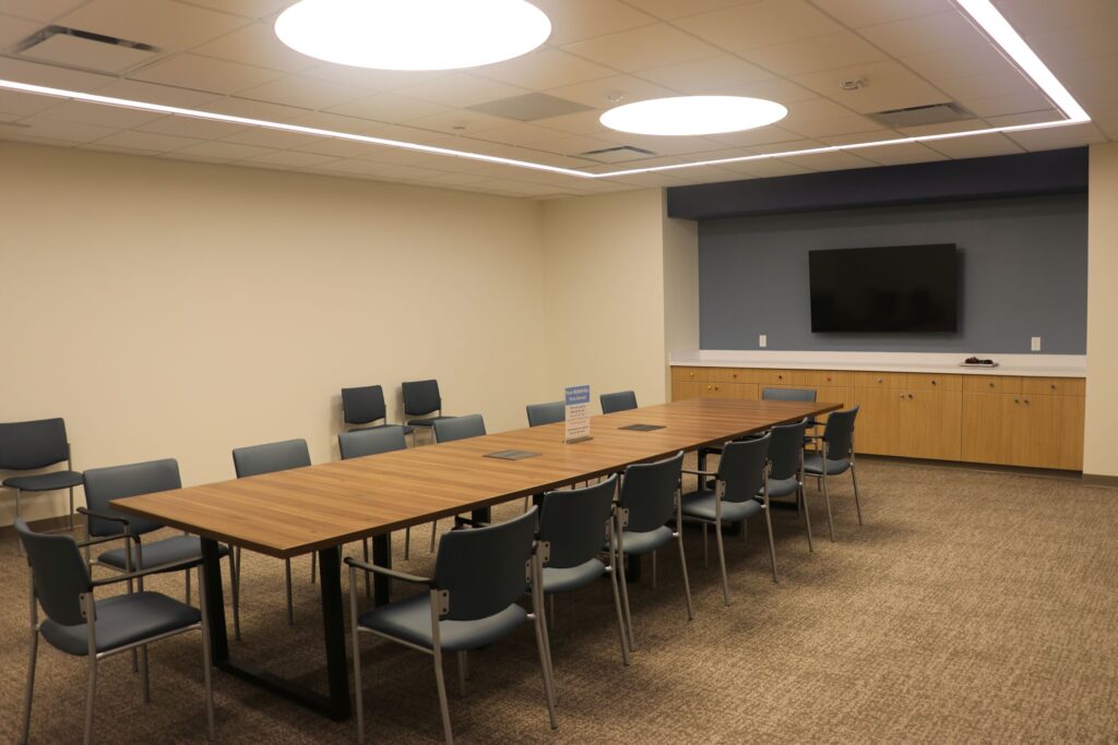 communityMeetingRoomResize